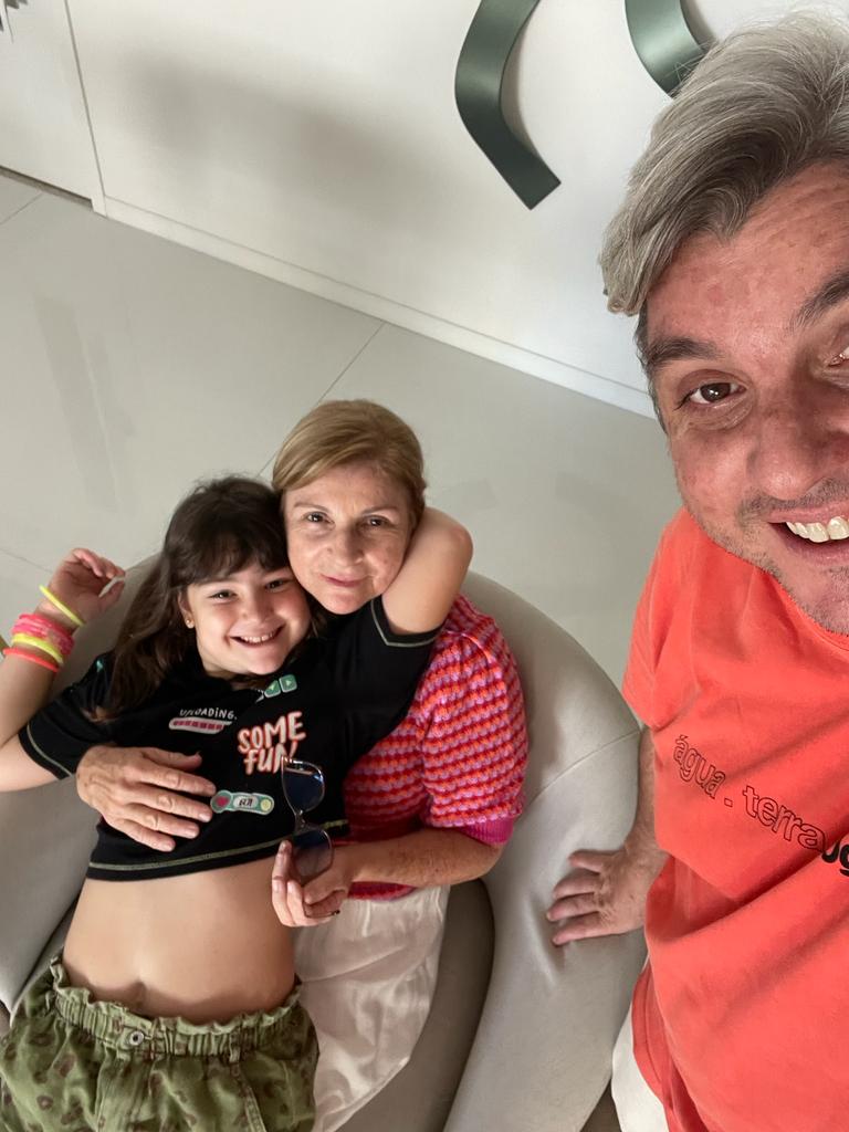 Serginho Jucá com sua filha Isys e sua mãe, dona Carol.