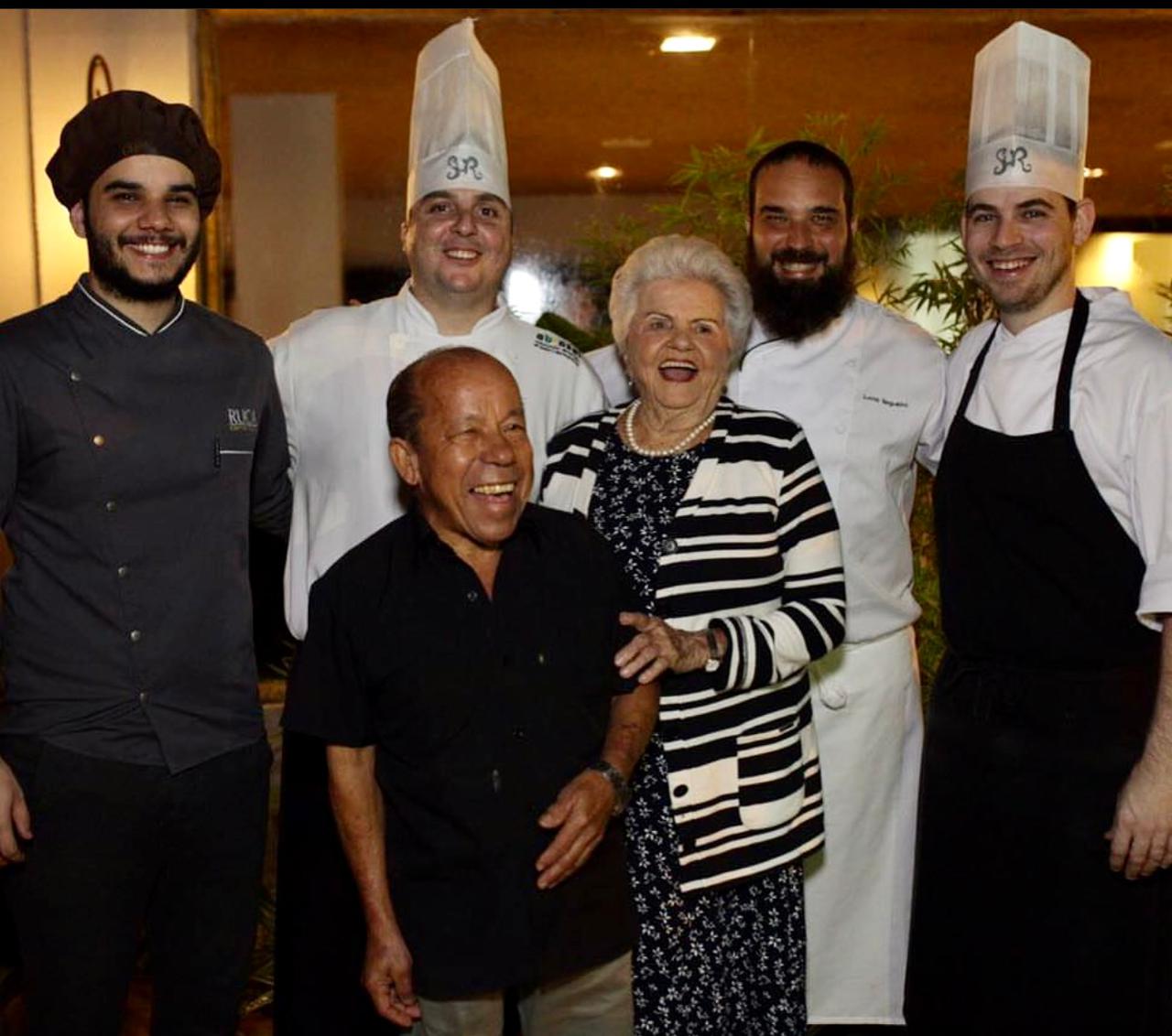 O Delegado, minha avó Yeda, o Juan da Ruca Confeitaria e o Lucas do Quintal em Milagres no restaurante Sur.